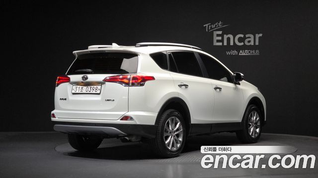 Toyota RAV4 2017 — photo 2