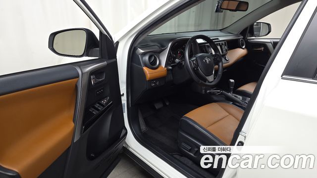 Toyota RAV4 2017 — photo 13