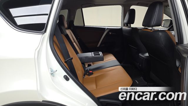 Toyota RAV4 2017 — photo 17