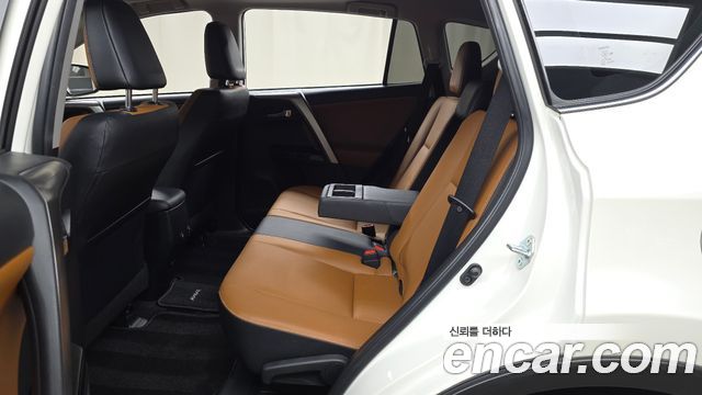 Toyota RAV4 2017 — photo 18