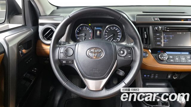 Toyota RAV4 2017 — photo 19
