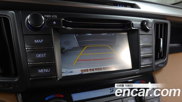Toyota RAV4 2017 — photo 21