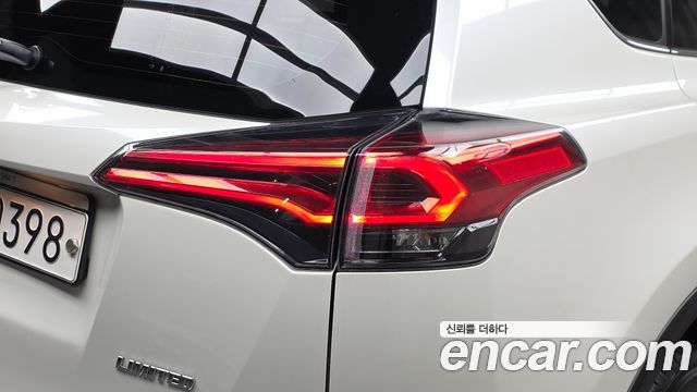 Toyota RAV4 2017 — photo 9