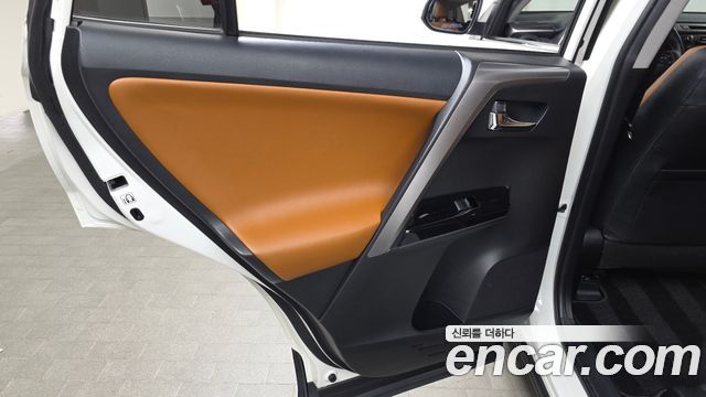 Toyota RAV4 2017 — photo 15