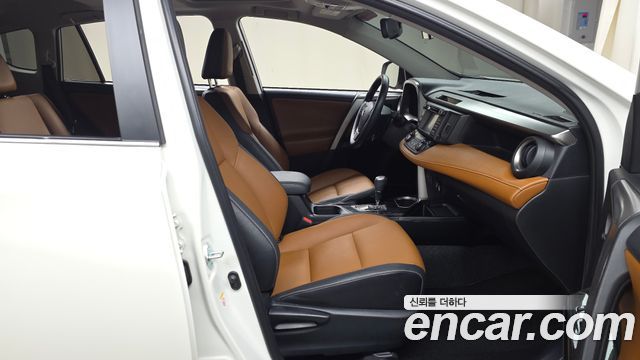 Toyota RAV4 2017 — photo 16