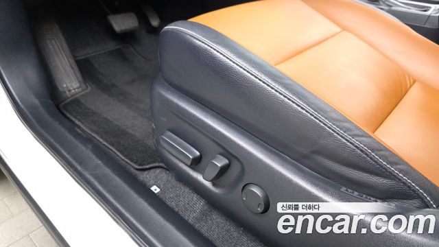 Toyota RAV4 2017 — photo 32