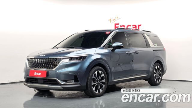 Kia Canival 2023 — photo 1