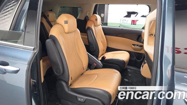 Kia Canival 2023 — photo 17