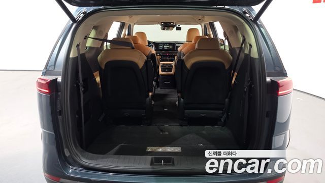 Kia Canival 2023 — photo 24