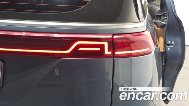 Kia Canival 2023 — photo 9