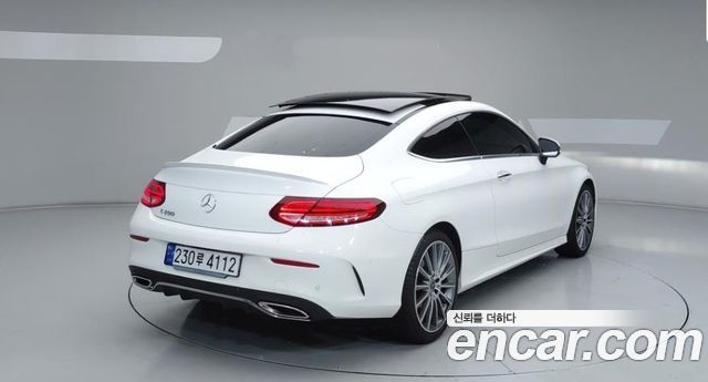 Mercedes-Benz C-Class 2023 — photo 2