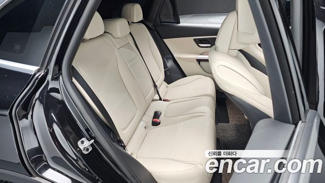 Mercedes-Benz GLC-Class 2023 — photo 17