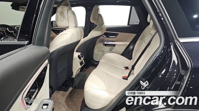 Mercedes-Benz GLC-Class 2023 — photo 18
