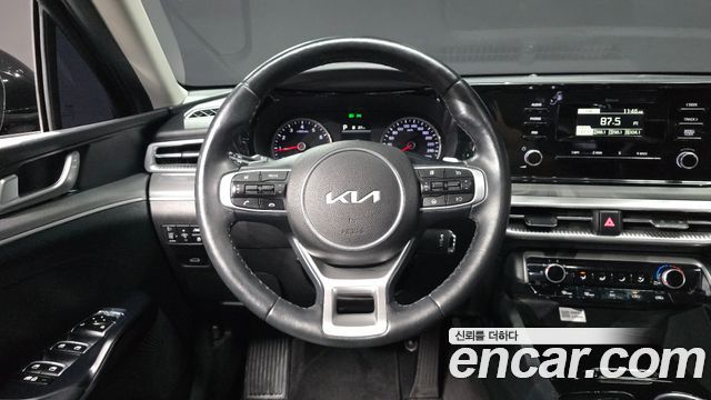 Kia K5 2023 — photo 19