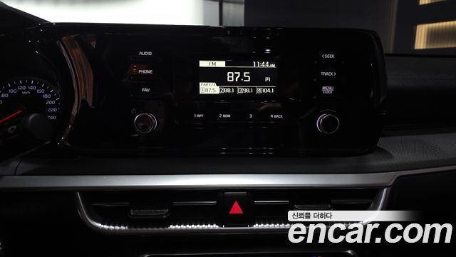 Kia K5 2023 — photo 23
