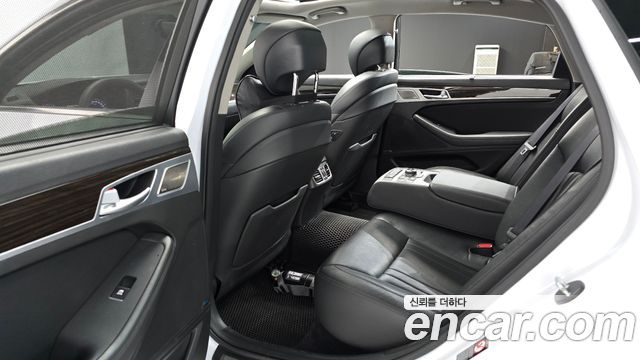 Genesis G80 2017 — photo 11
