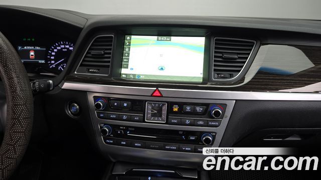 Genesis G80 2017 — photo 13