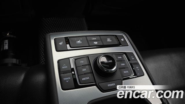 Genesis G80 2017 — photo 18