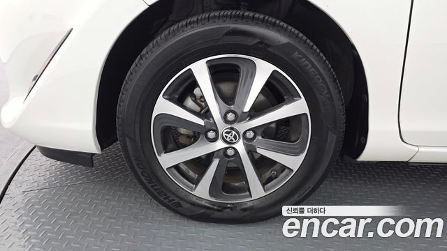 Toyota Prius 2018 — photo 5