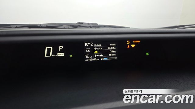 Toyota Prius 2018 — photo 8