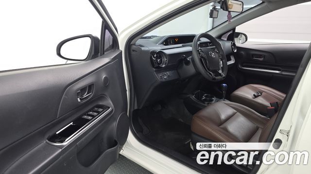 Toyota Prius 2018 — photo 10