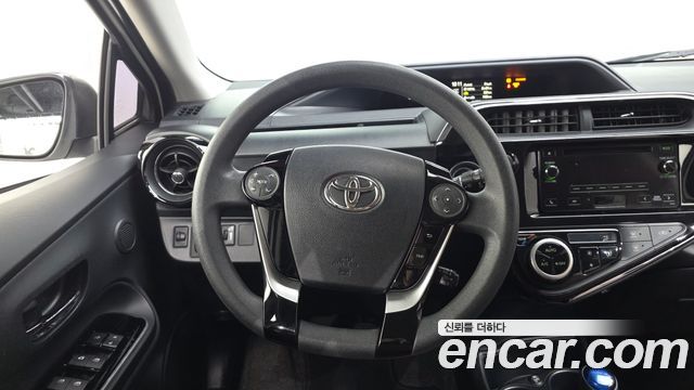 Toyota Prius 2018 — photo 12