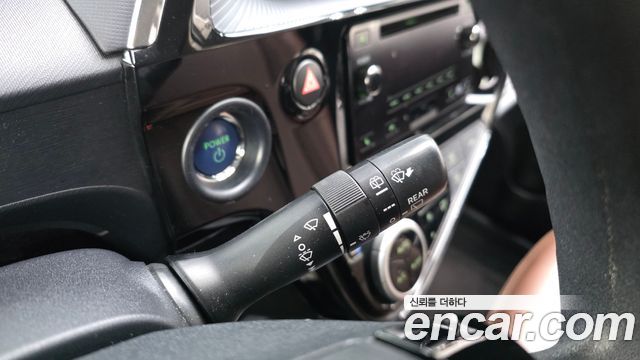 Toyota Prius 2018 — photo 17