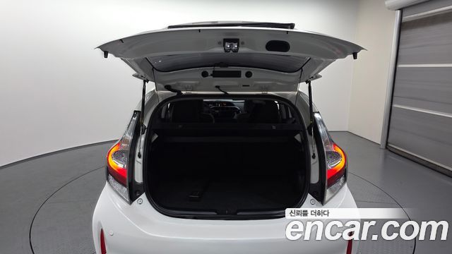 Toyota Prius 2018 — photo 20