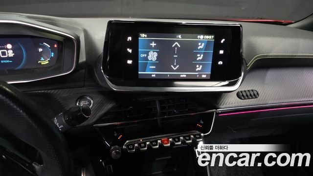 Peugeot 2008 2023 — photo 20