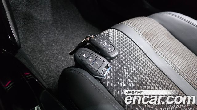Peugeot 2008 2023 — photo 25