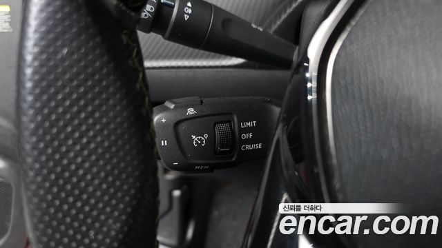 Peugeot 2008 2023 — photo 28