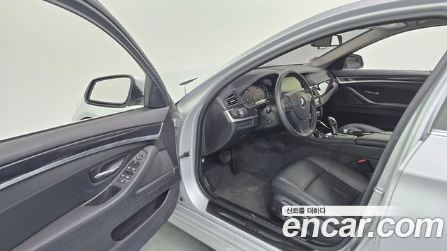 BMW 5-Series 2014 — photo 10