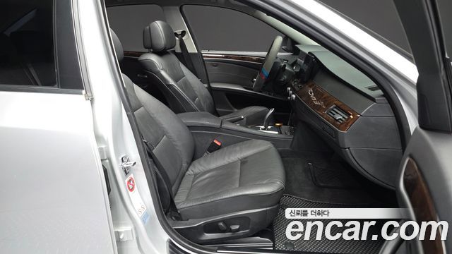 BMW 5-Series 2009 — photo 17