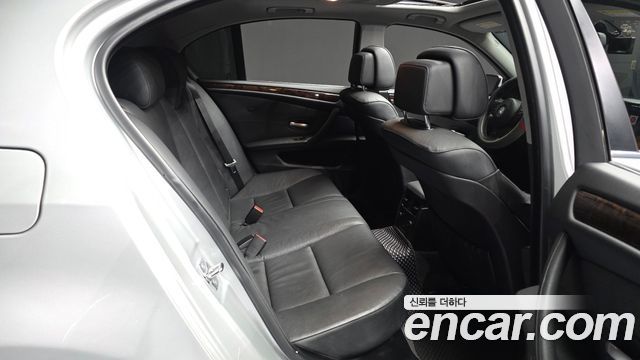 BMW 5-Series 2009 — photo 18