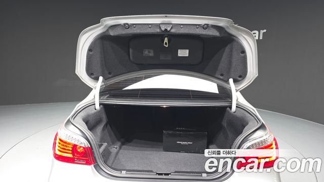 BMW 5-Series 2009 — photo 26