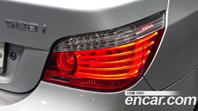 BMW 5-Series 2009 — photo 9