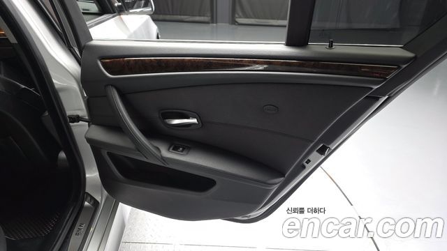 BMW 5-Series 2009 — photo 15
