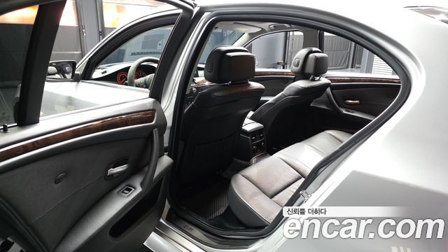 BMW 5-Series 2009 — photo 16
