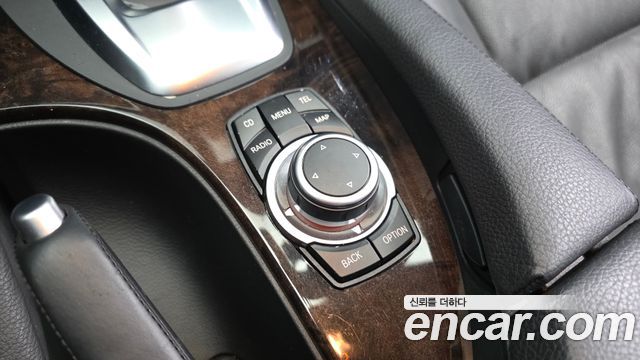 BMW 5-Series 2009 — photo 28