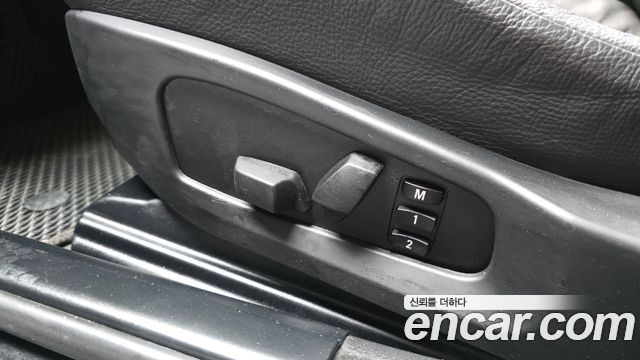 BMW 5-Series 2009 — photo 30
