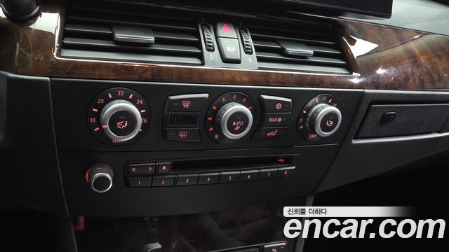 BMW 5-Series 2009 — photo 31