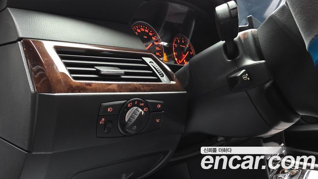 BMW 5-Series 2009 — photo 32