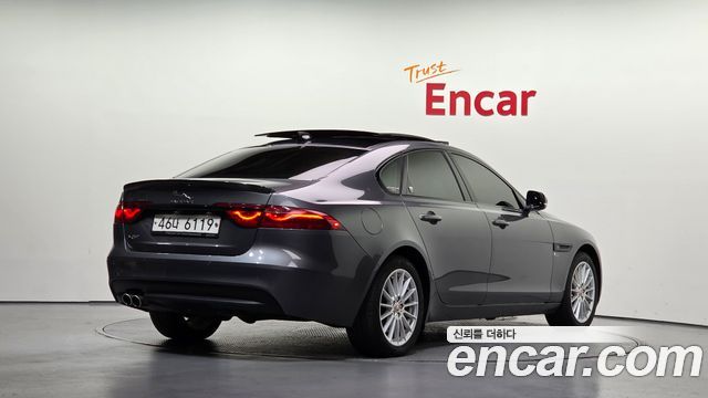 Jaguar XF 2017 — photo 2
