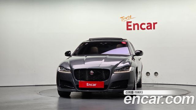 Jaguar XF 2017 — photo 3