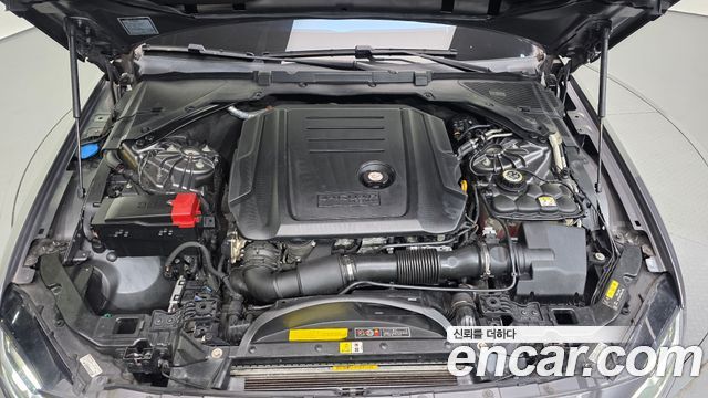 Jaguar XF 2017 — photo 6