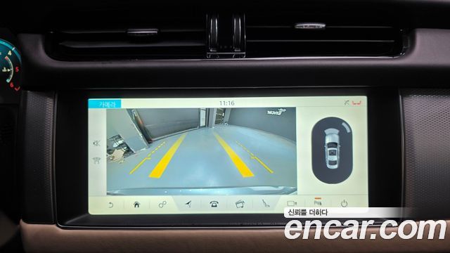 Jaguar XF 2017 — photo 16