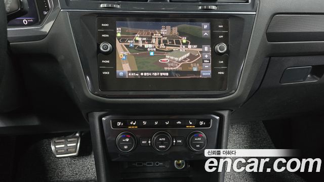 Volkswagen Tiguan 2020 — photo 19