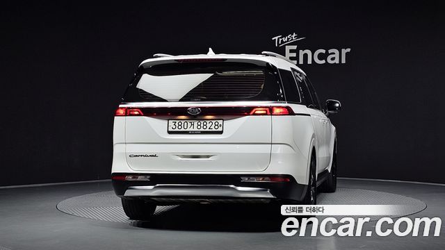 Kia Canival 2021 — photo 4