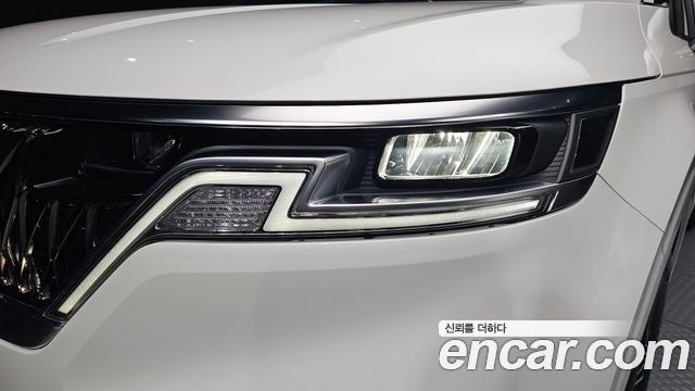 Kia Canival 2021 — photo 8