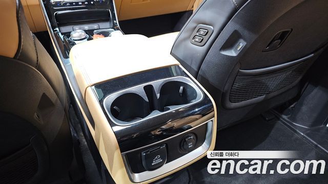 Kia Canival 2021 — photo 32